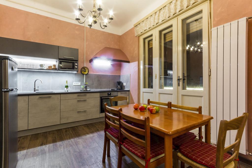 Spacious & Smart Center Apartment Пула Екстериор снимка