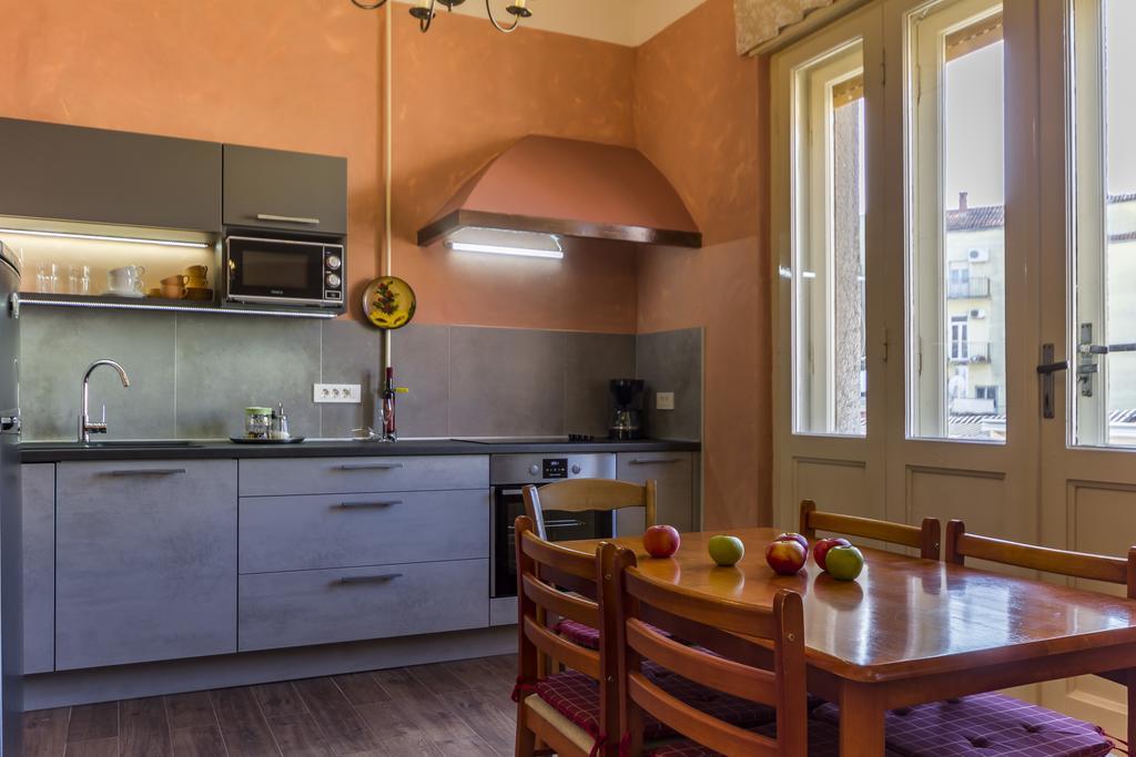 Spacious & Smart Center Apartment Пула Екстериор снимка