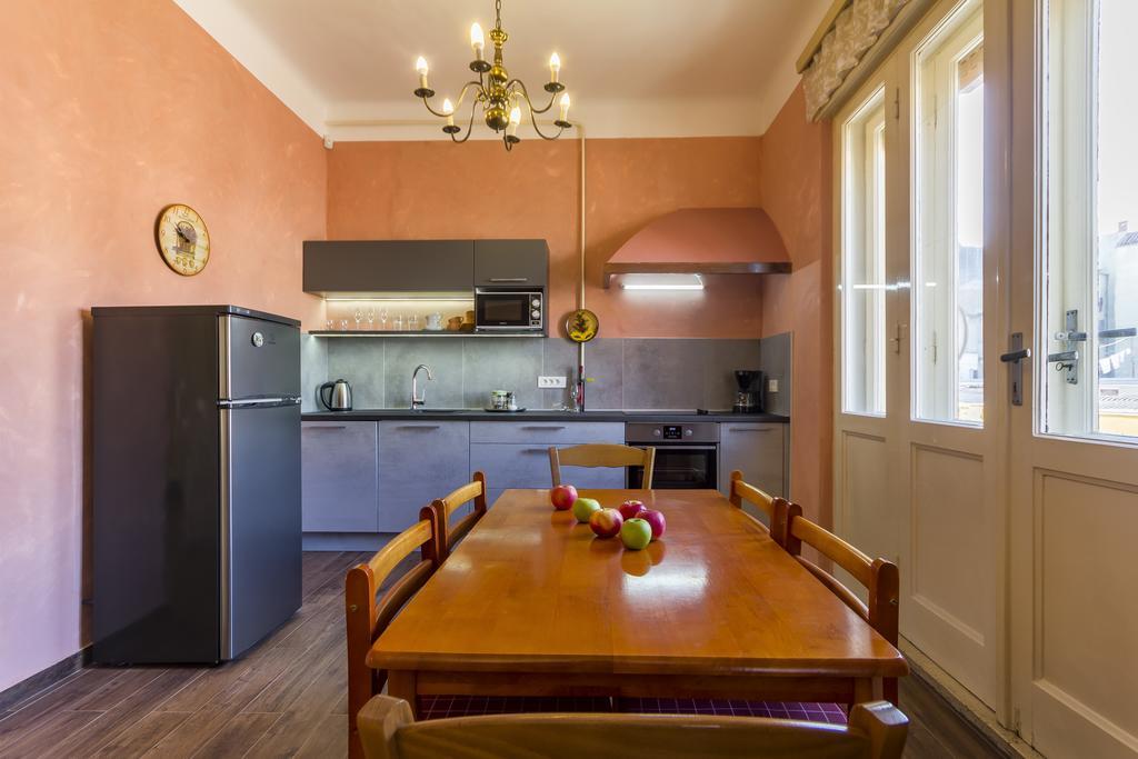 Spacious & Smart Center Apartment Пула Екстериор снимка