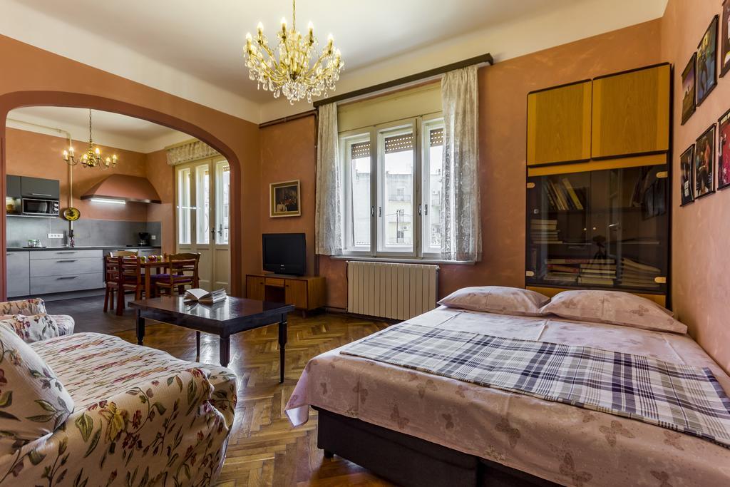 Spacious & Smart Center Apartment Пула Екстериор снимка