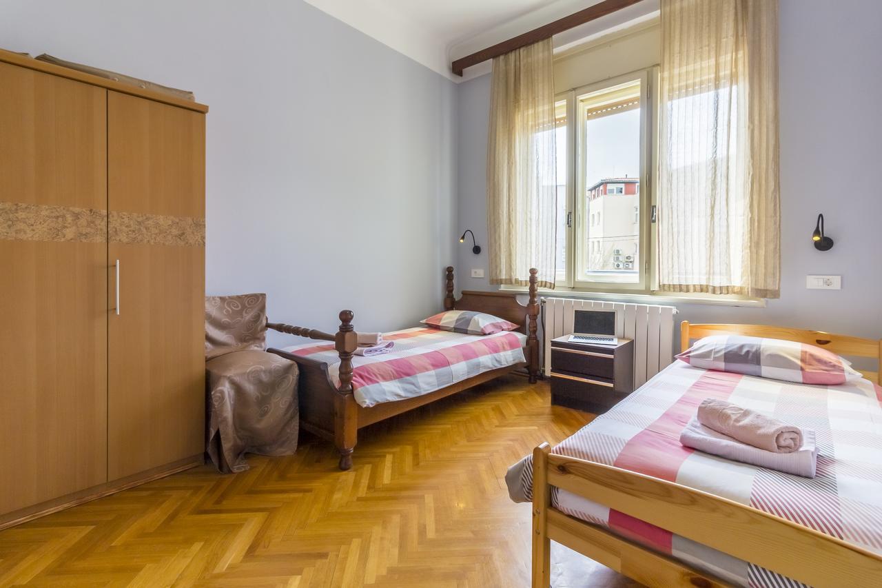 Spacious & Smart Center Apartment Пула Екстериор снимка