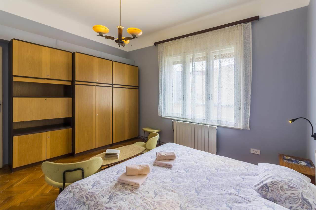 Spacious & Smart Center Apartment Пула Екстериор снимка